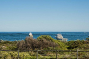 Oceans Waves - Luxury Apartment with ocean views, Lancelin